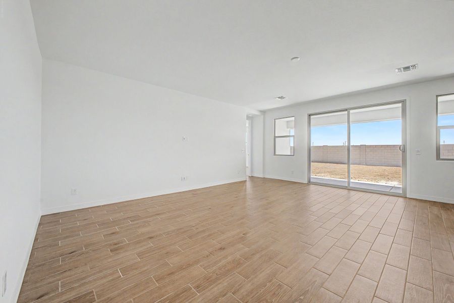 Spacious, unfurnished interior of a new home in Tierra Vistoso, Surprise (Image 7).
