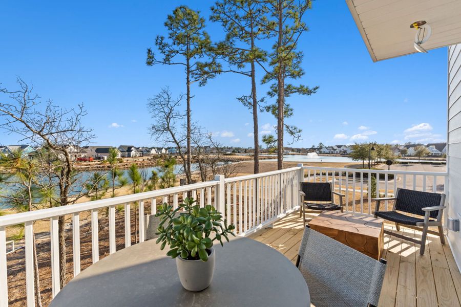 Representative exterior details of a home built from the Joliet by Pulte Homes in Lakeside Townes at Riverlights, Wilmington (Image 26).