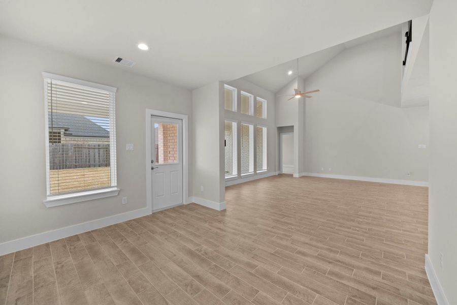 Spacious, unfurnished interior of a new home in Beacon Hill, Waller (Image 23).