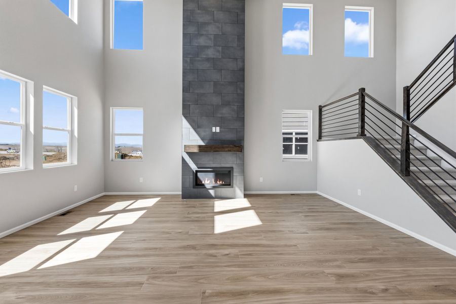 Spacious, unfurnished interior of a new home in The Estates Collection at Murphy Creek, Aurora (Image 14).
