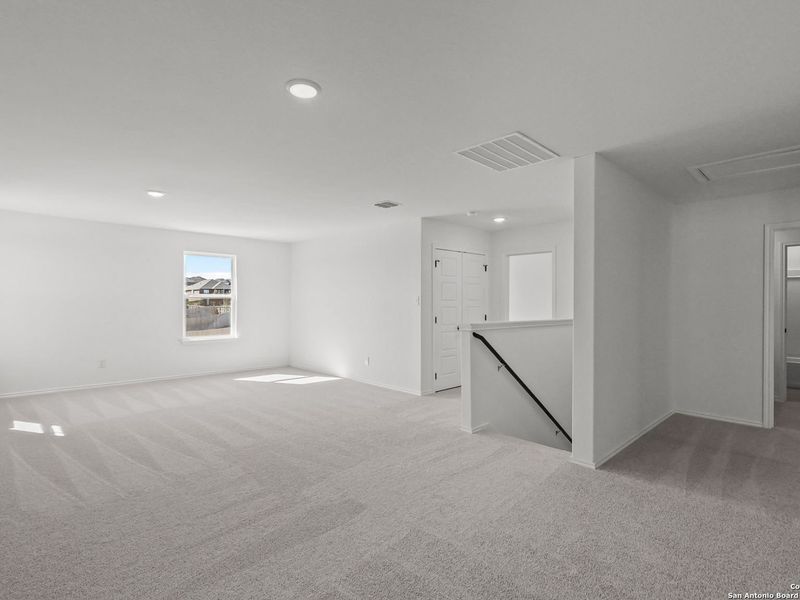 Spacious, unfurnished interior of a new home in Comanche Ridge, San Antonio (Image 35).