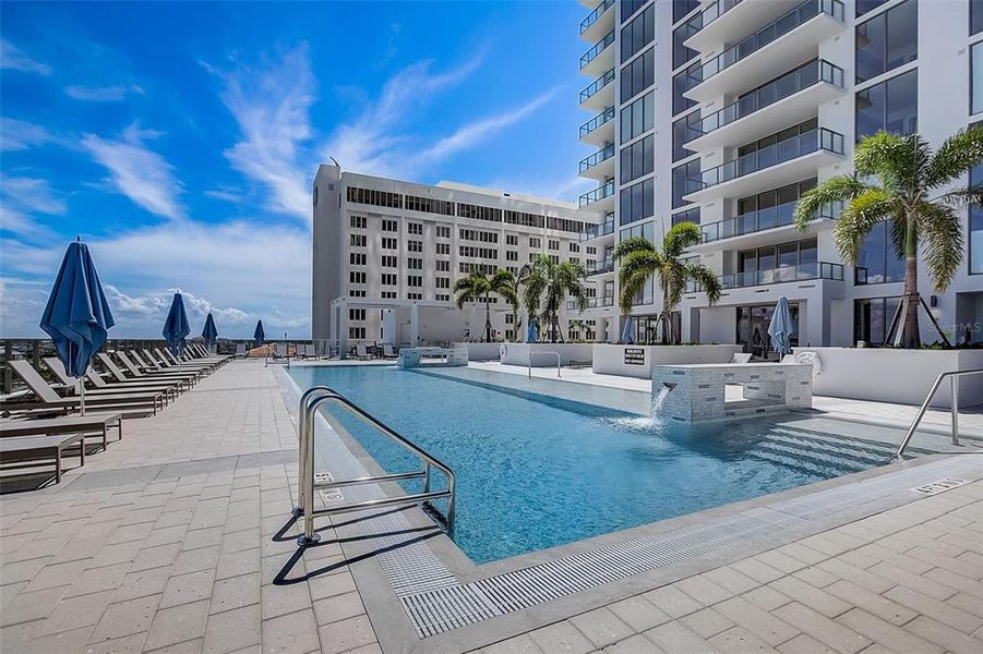 Condo located in St. Petersburg, FL showcasing its design and architecture (Image 3). Condo located in St. Petersburg, FL showcasing its design and architecture (Image 3).