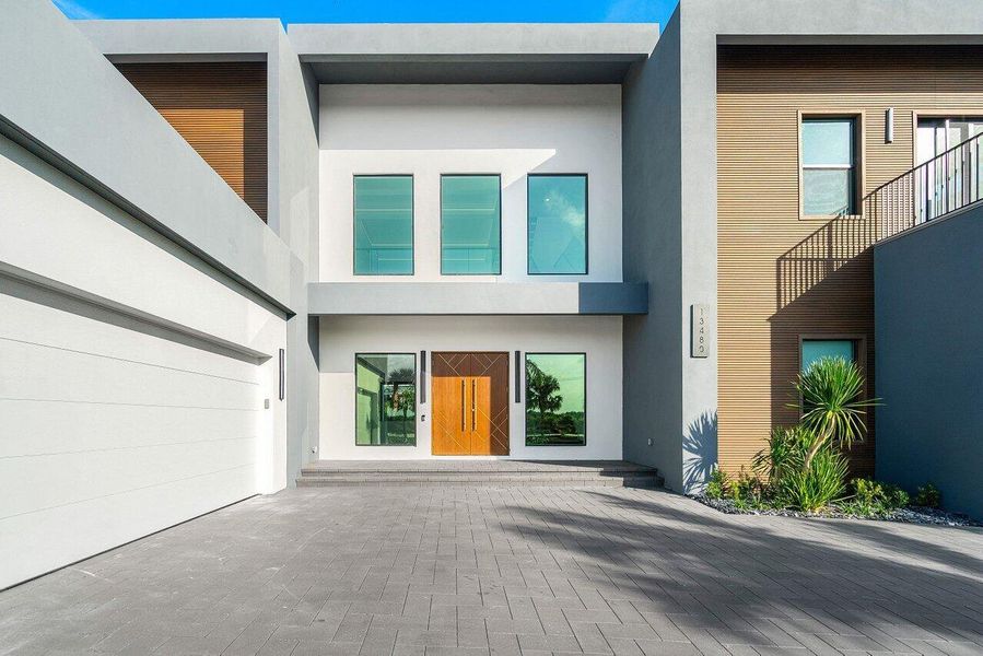 Exterior details and patio area of a home in , Juno Beach (Image 43).
