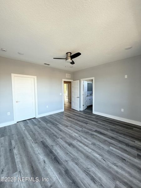 Spacious, unfurnished interior of a new home in , Jacksonville (Image 22).