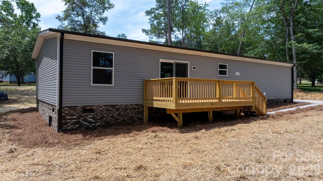 Exterior details and patio area of a home in , Maiden (Image 16).