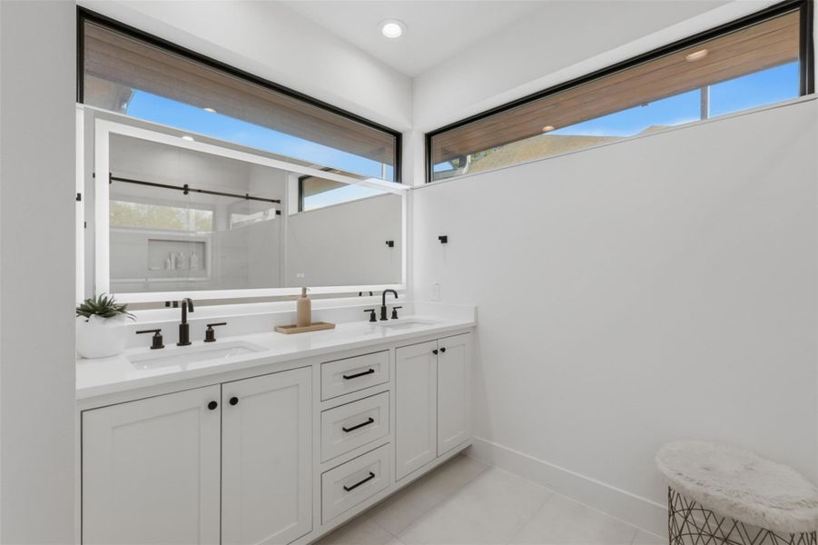 Furnished interior view inside a new home in , Bellaire (Image 30).