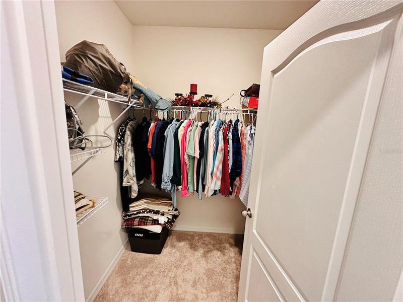 WALK IN CLOSET