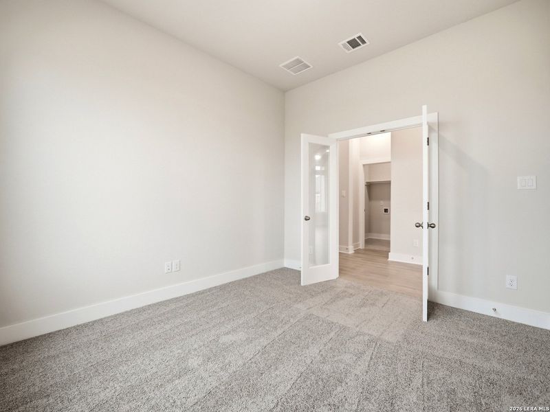 Spacious, unfurnished interior of a new home in Westridge, San Antonio (Image 14).