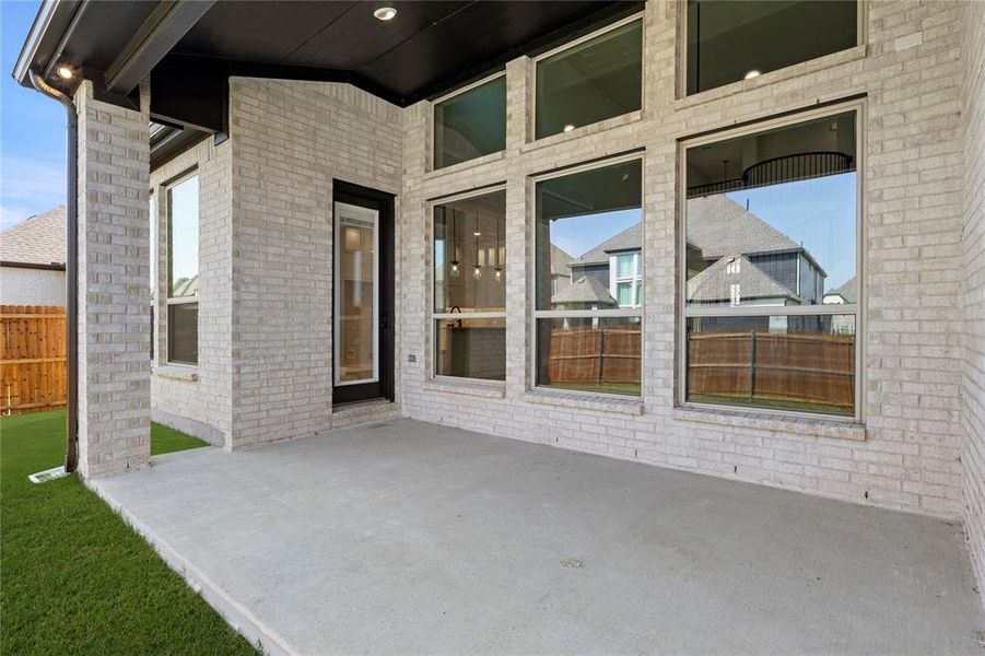 Exterior details and patio area of a home in Collinsbrook Farm, Frisco (Image 4).