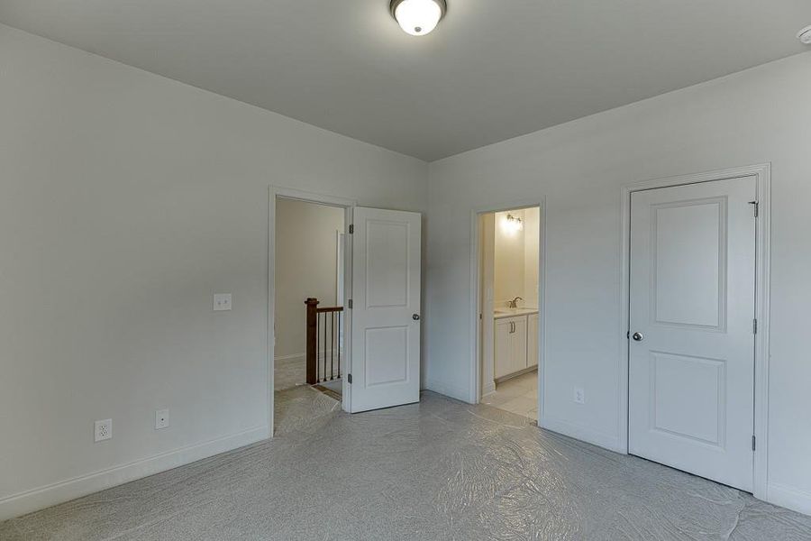 Spacious, unfurnished interior of a new home in , Jefferson (Image 25).