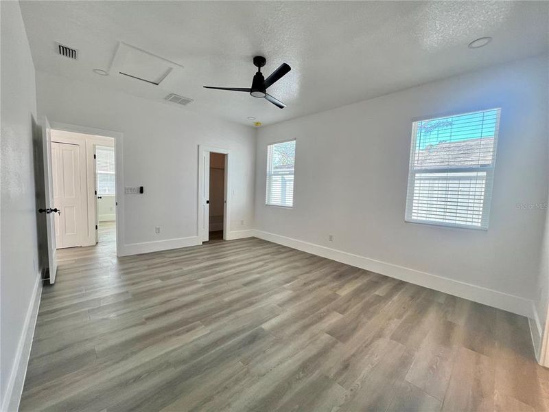 Spacious, unfurnished interior of a new home in , Tampa (Image 60).