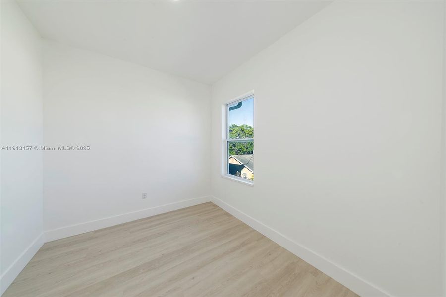 Spacious, unfurnished interior of a new home in , St. Petersburg (Image 13).