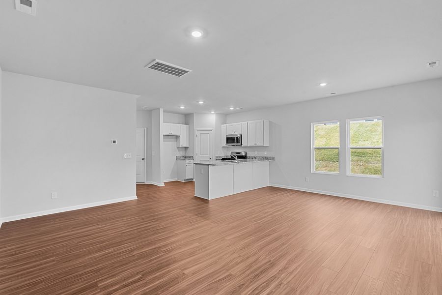 Spacious, unfurnished interior of a new home in Hanes Lake, Winston-Salem (Image 17).