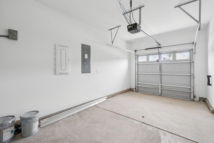 Spacious, unfurnished interior of a new home in , Goose Creek (Image 20).