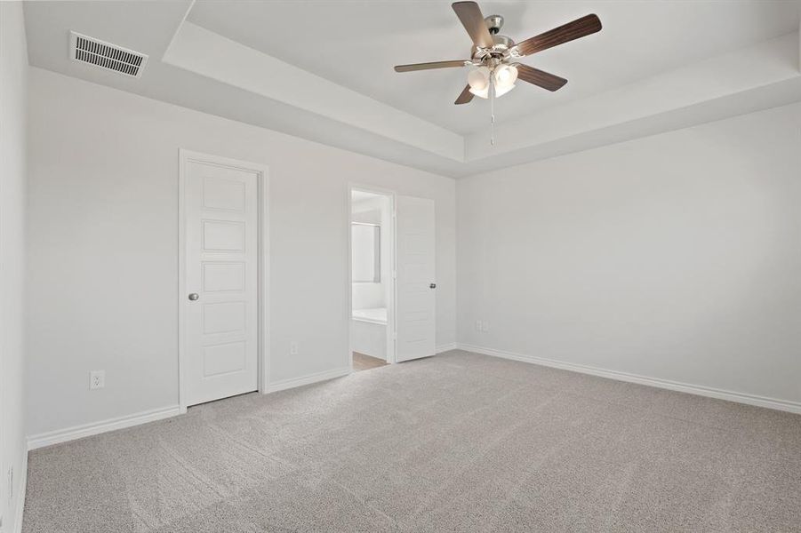 Spacious, unfurnished interior of a new home in Rocky Creek Crossing, Fort Worth (Image 8).