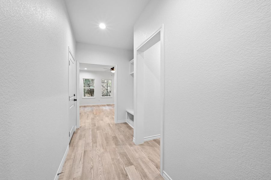 Spacious, unfurnished interior of a new home in , Wimberley (Image 14).