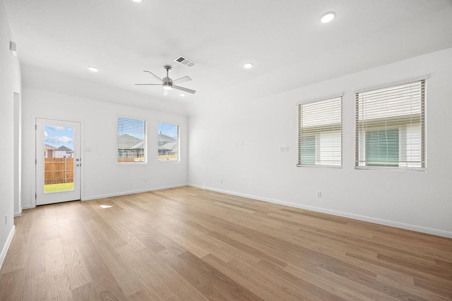 Spacious, unfurnished interior of a new home in Trinity Ranch, Elgin (Image 26). Spacious, unfurnished interior of a new home in Trinity Ranch, Elgin (Image 26).