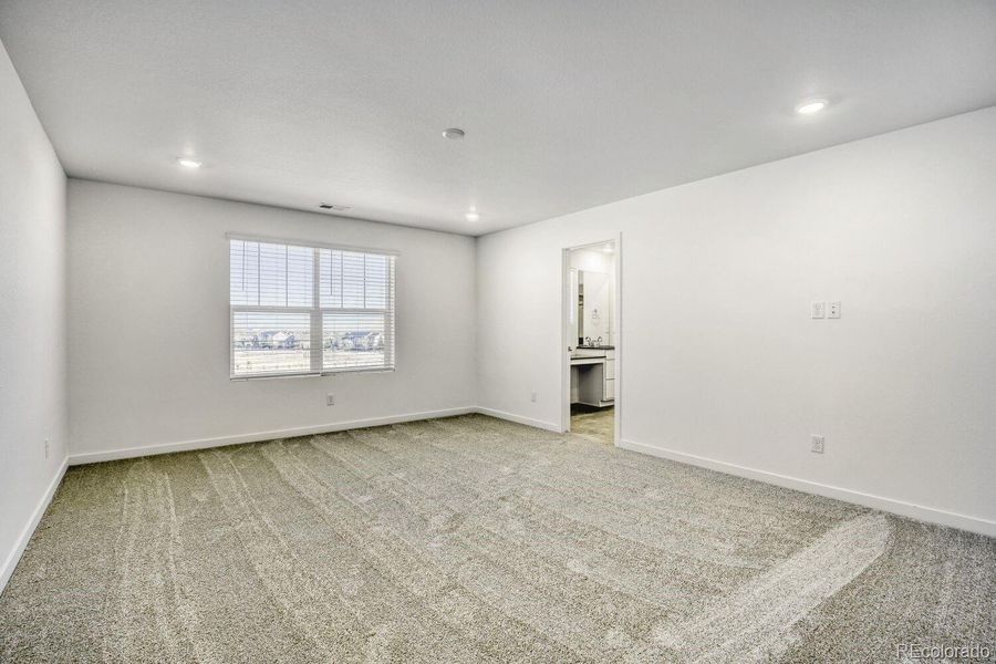 Spacious, unfurnished interior of a new home in Riano Ridge, Loveland (Image 8).