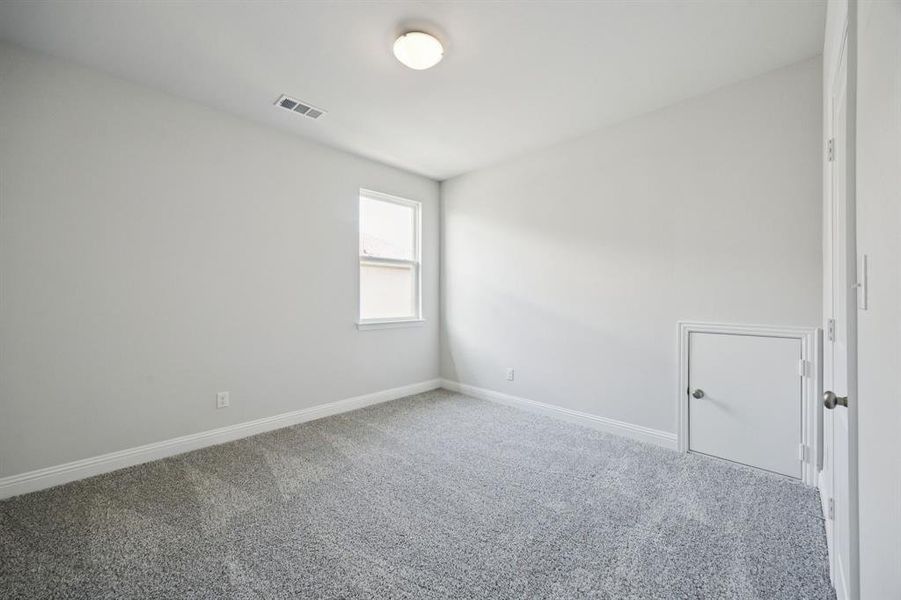 Spacious, unfurnished interior of a new home in Santorini, Seagoville (Image 11).