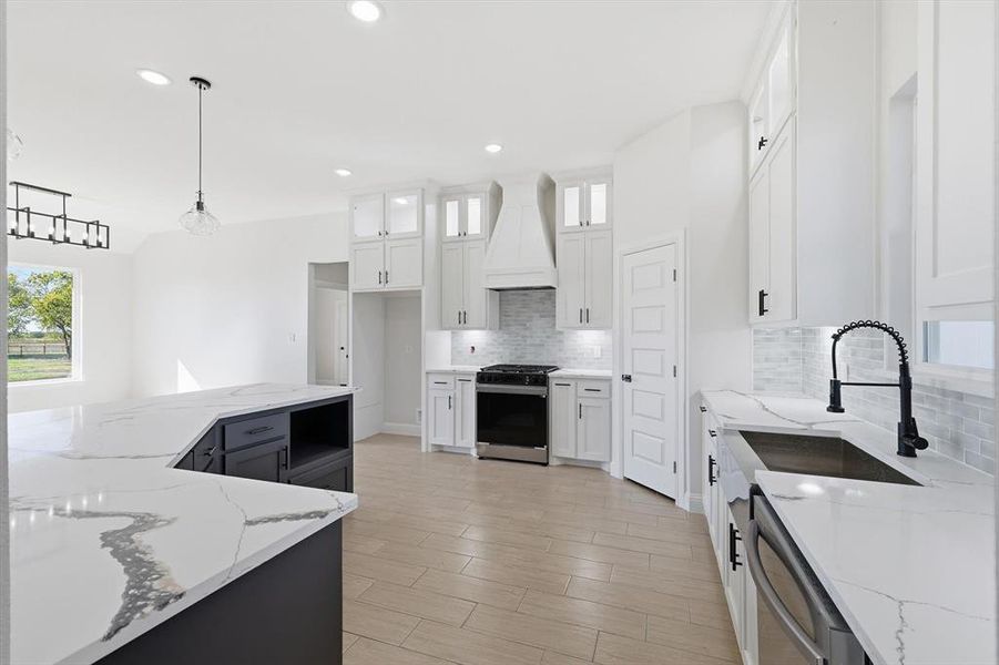 Furnished interior view inside a new home in , Sanger (Image 16).