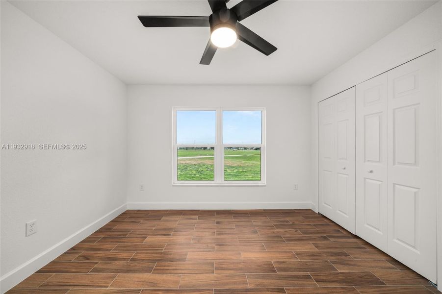 Spacious, unfurnished interior of a new home in , Sebring (Image 23).