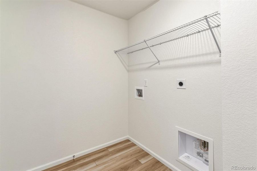 Spacious, unfurnished interior of a new home in Turnberry, Commerce City (Image 31).