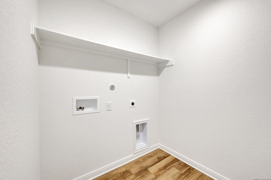 Spacious, unfurnished interior of a new home in Chaparral Ranch, Floresville (Image 18).