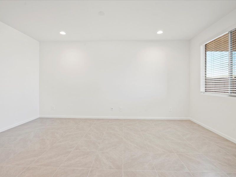 Spacious, unfurnished interior of a new home in Las Patrias at Star Valley Phase III - Premier Series, Tucson (Image 8).