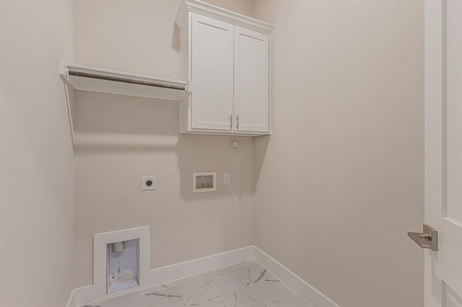 Spacious, unfurnished interior of a new home in , Azle (Image 19).