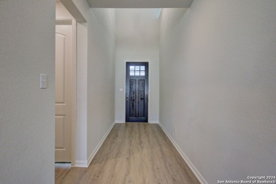 Spacious, unfurnished interior of a new home in Veranda, San Antonio (Image 24).
