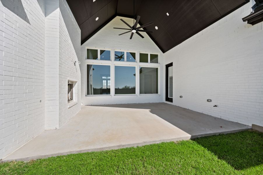 Exterior details and patio area of a home in NorthGlen, Haslet (Image 4).