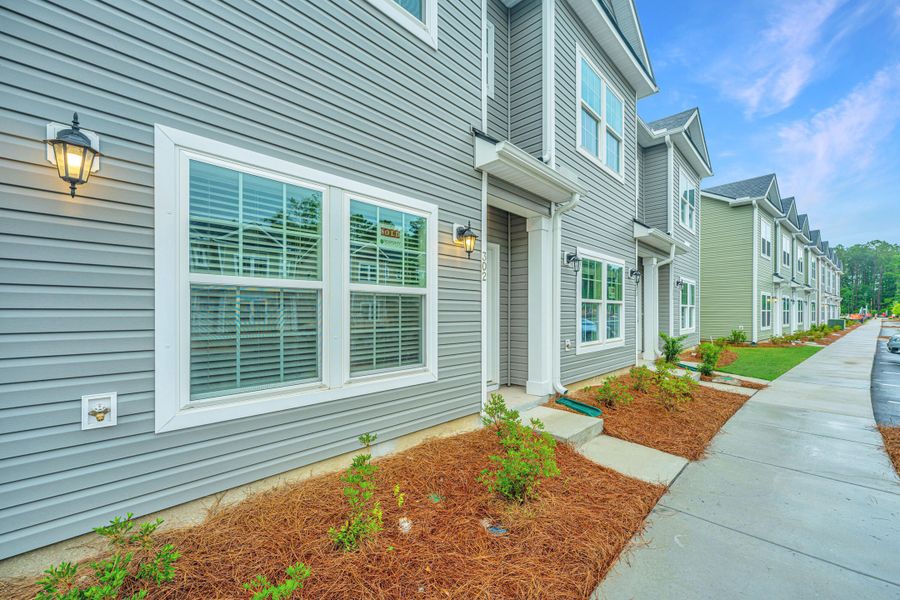 Exterior details and patio area of a home in , Wando (Image 4).