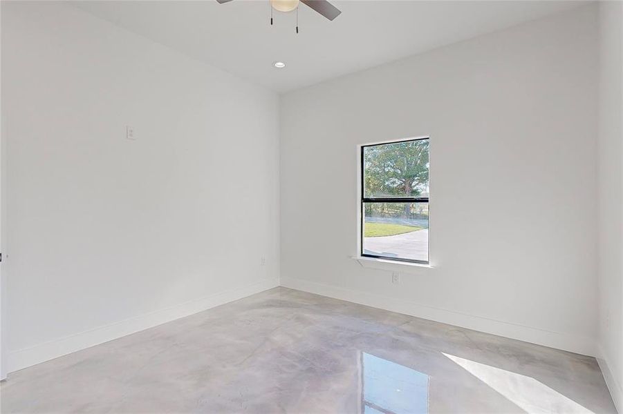 Empty room featuring ceiling fan