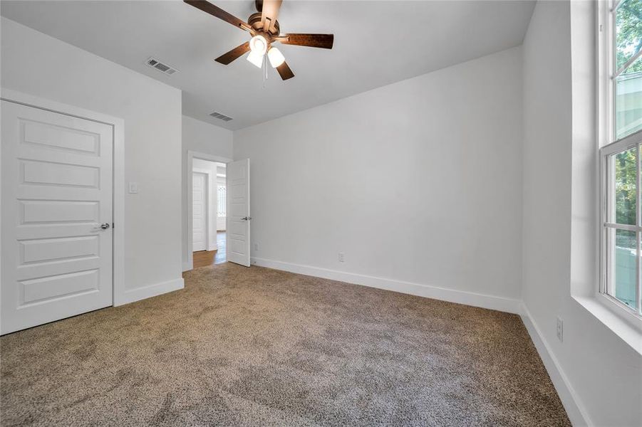 Spacious, unfurnished interior of a new home in , Scurry (Image 10).