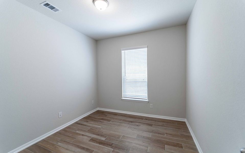 Spacious, unfurnished interior of a new home in Canterra Creek, Rosharon (Image 13).
