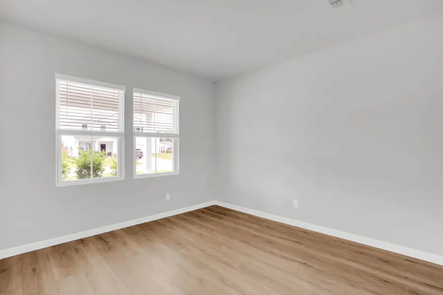 Spacious, unfurnished interior of a new home in Bradford Pointe, Summerville (Image 13).
