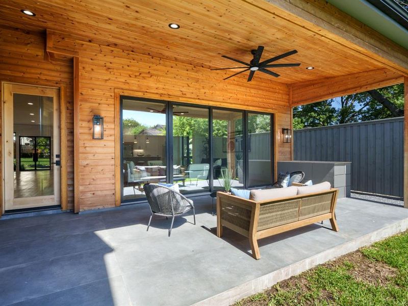 View of patio with a ceiling fan and an outdoor lounge area