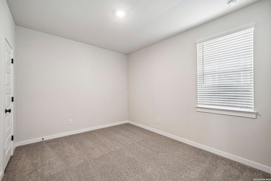 Spacious, unfurnished interior of a new home in Meyer Ranch 45's, New Braunfels (Image 21).