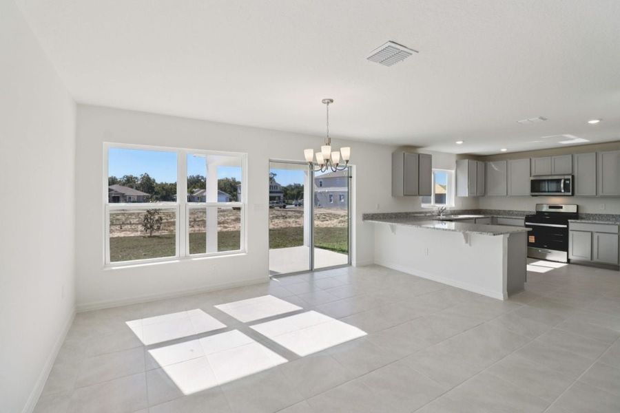 Spacious, unfurnished interior of a new home in Silver Lake Estates I, Leesburg (Image 6).