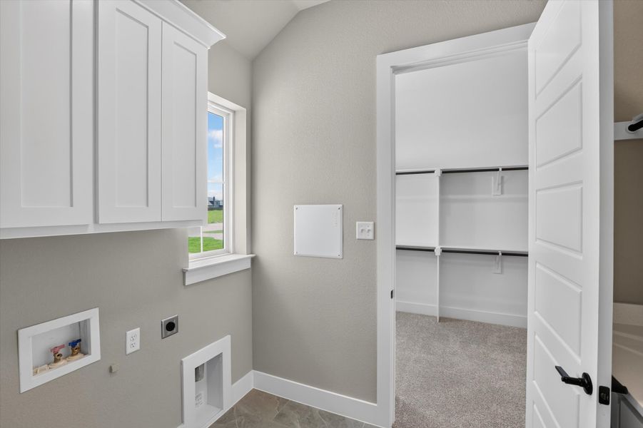 Spacious, unfurnished interior of a new home in Coyote Crossing, Godley (Image 30).