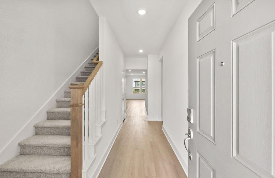 Spacious, unfurnished interior of a new home in Saddleback at Santa Rita Ranch, Liberty Hill (Image 7).