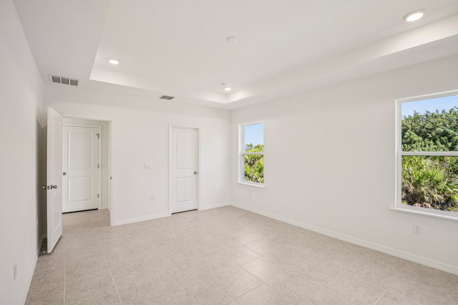Spacious, unfurnished interior of a new home in Marion Oaks, Ocala (Image 14).