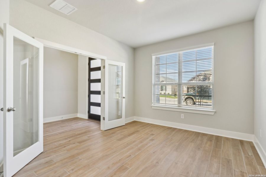 Spacious, unfurnished interior of a new home in , San Antonio (Image 22).