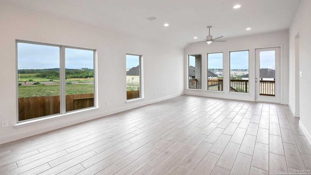 Spacious, unfurnished interior of a new home in Homestead 55', Cibolo (Image 19).