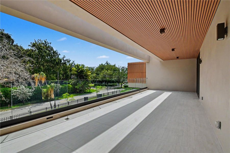 Exterior details and patio area of a home in , Pinecrest (Image 3).