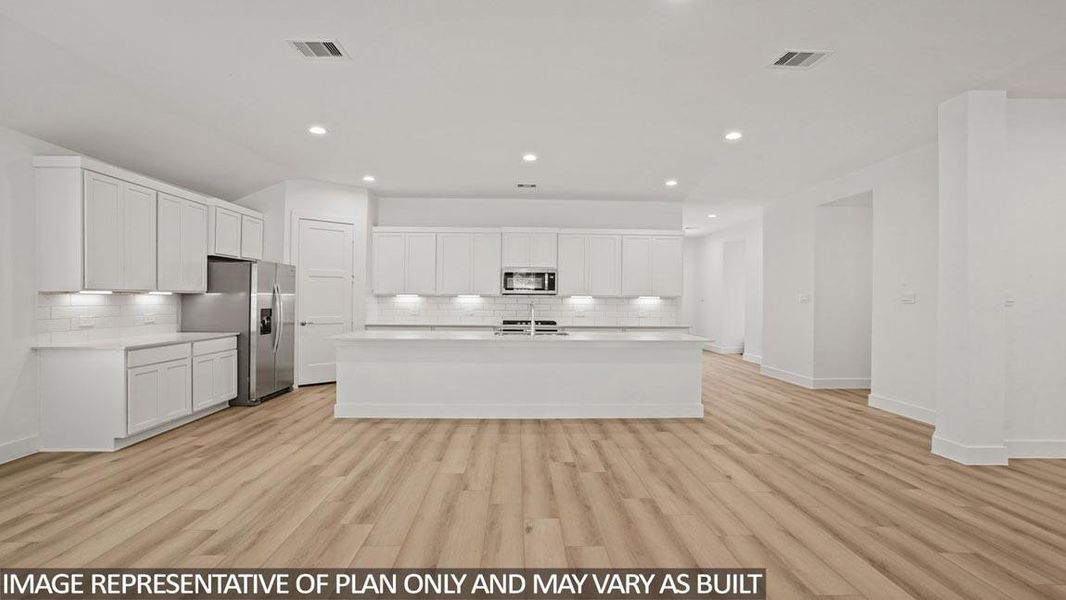 Furnished interior view inside a new home in Silverthorne, Conroe (Image 5).