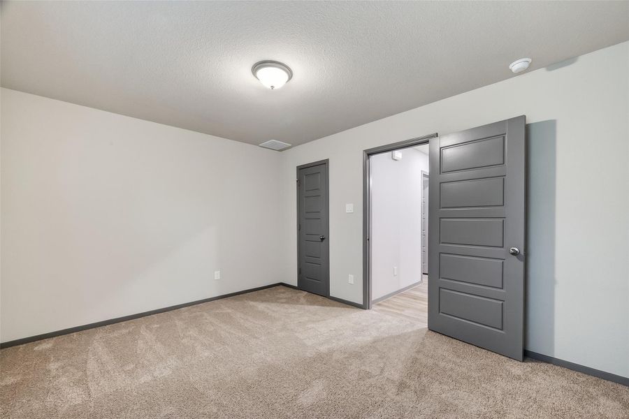 Spacious, unfurnished interior of a new home in Rollingbrook Estates, Baytown (Image 24). Spacious, unfurnished interior of a new home in Rollingbrook Estates, Baytown (Image 24).