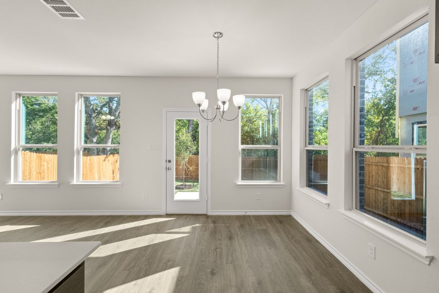 Spacious, unfurnished interior of a new home in Eagle Cove, Denton (Image 19).