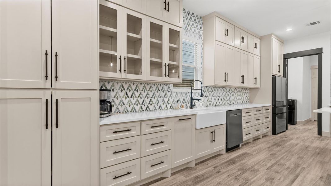 Furnished interior view inside a new home in , Tomball (Image 16).