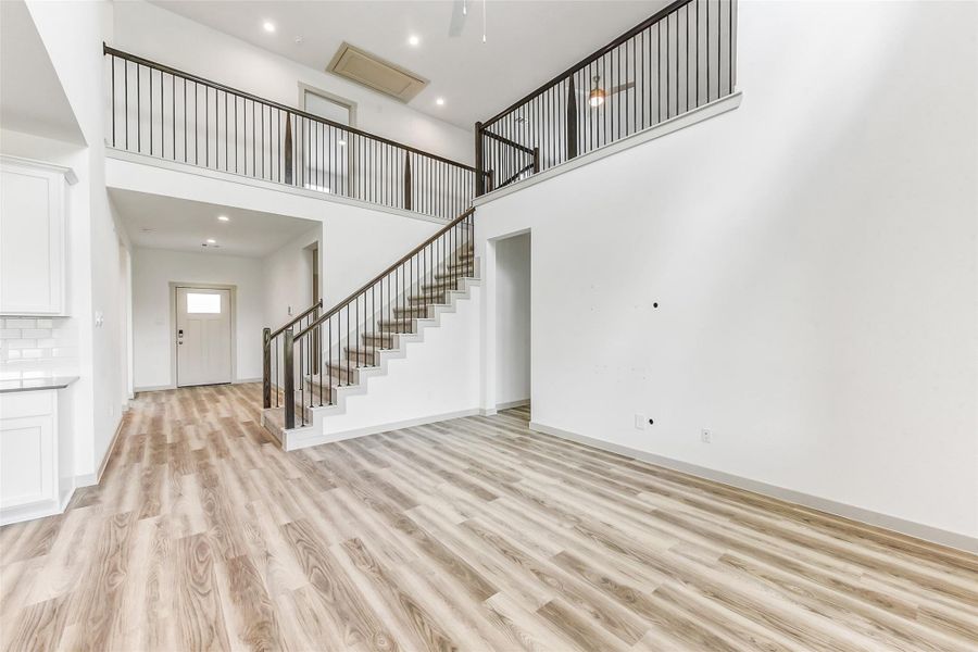 Spacious, unfurnished interior of a new home in , Missouri City (Image 16).